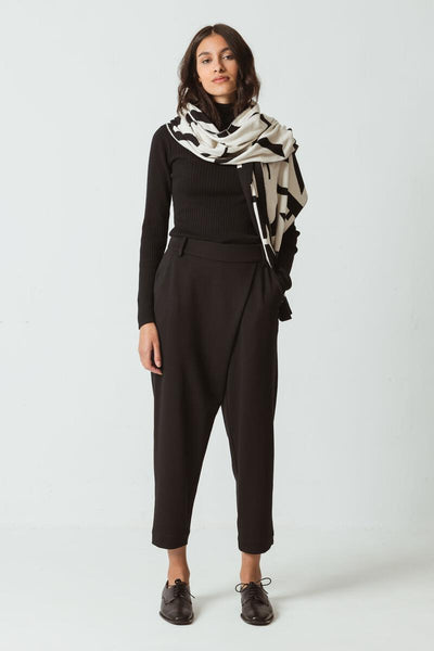 Iraeta Knit Scarf Black Print