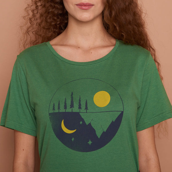 Graphic Tee Green Moon